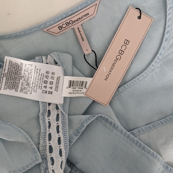 BCBGeneration Top Cropped Ruffled Short Sleeve White Eyelet Chambray Blue L NWT - Picture 16 of 16